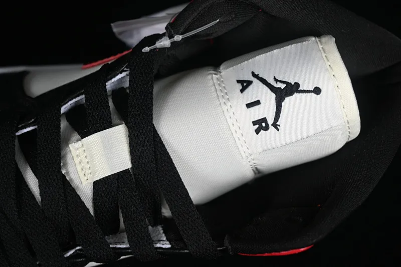 All categories Air Jordan Jordan series basketball shoes Air Jordan 1 Mid Air Jordan 1 Mid "Black Toe" AJ1 Joe 1 white black red Zhongbang basketball shoes BQ6472-160